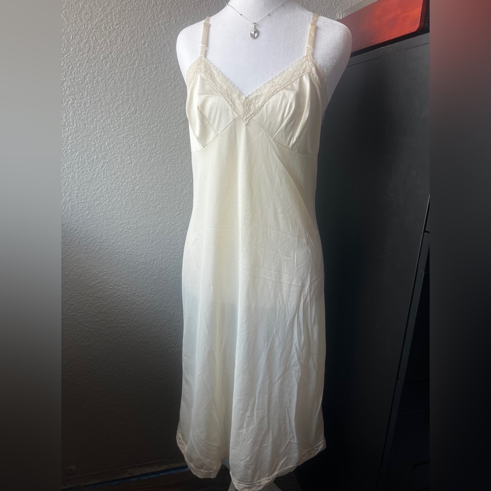 Elegant Beige / Cream Lingerie Nightgown